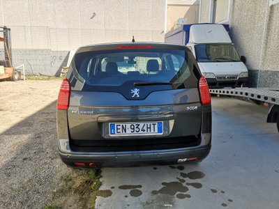 Peugeot 5008 1.6 HDi 112CV Allure (4)