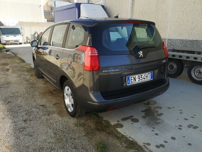 Peugeot 5008 1.6 HDi 112CV Allure (5)
