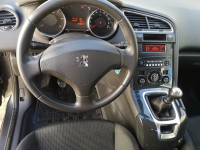 Peugeot 5008 1.6 HDi 112CV Allure (7)