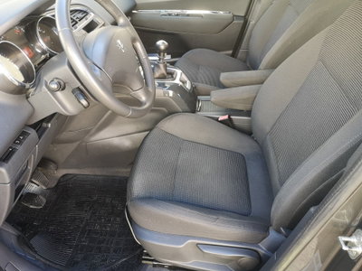 Peugeot 5008 1.6 HDi 112CV Allure (8)