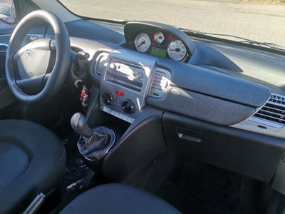 Lancia Ypsilon 1.3 MJT 75 CV Diva (10)