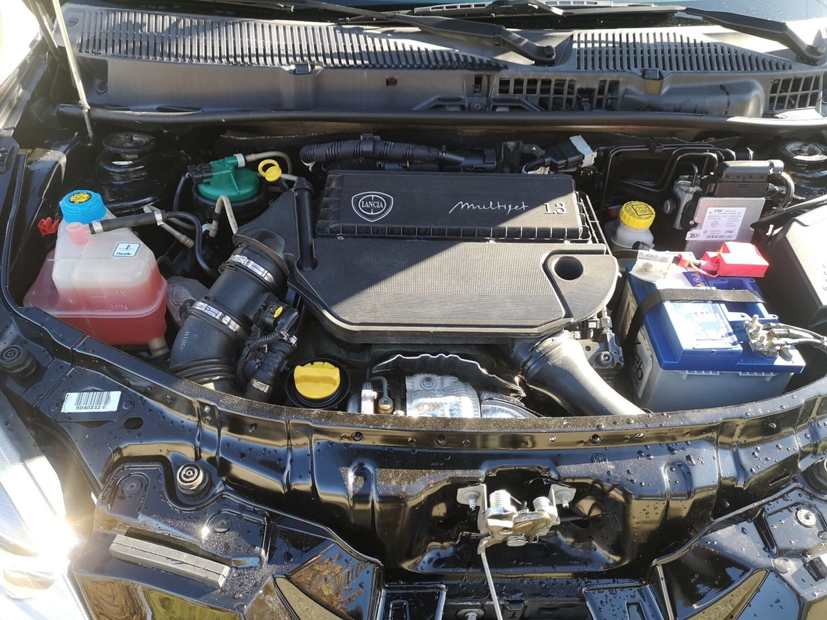 Lancia Ypsilon 1.3 MJT 75 CV Diva (14)