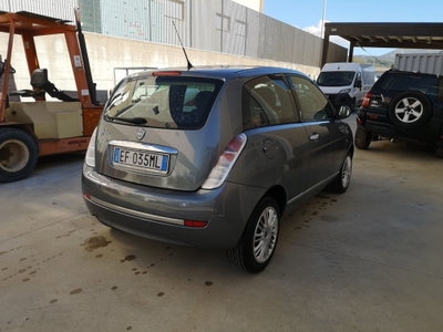 Lancia Ypsilon 1.3 MJT 75 CV Diva (4)