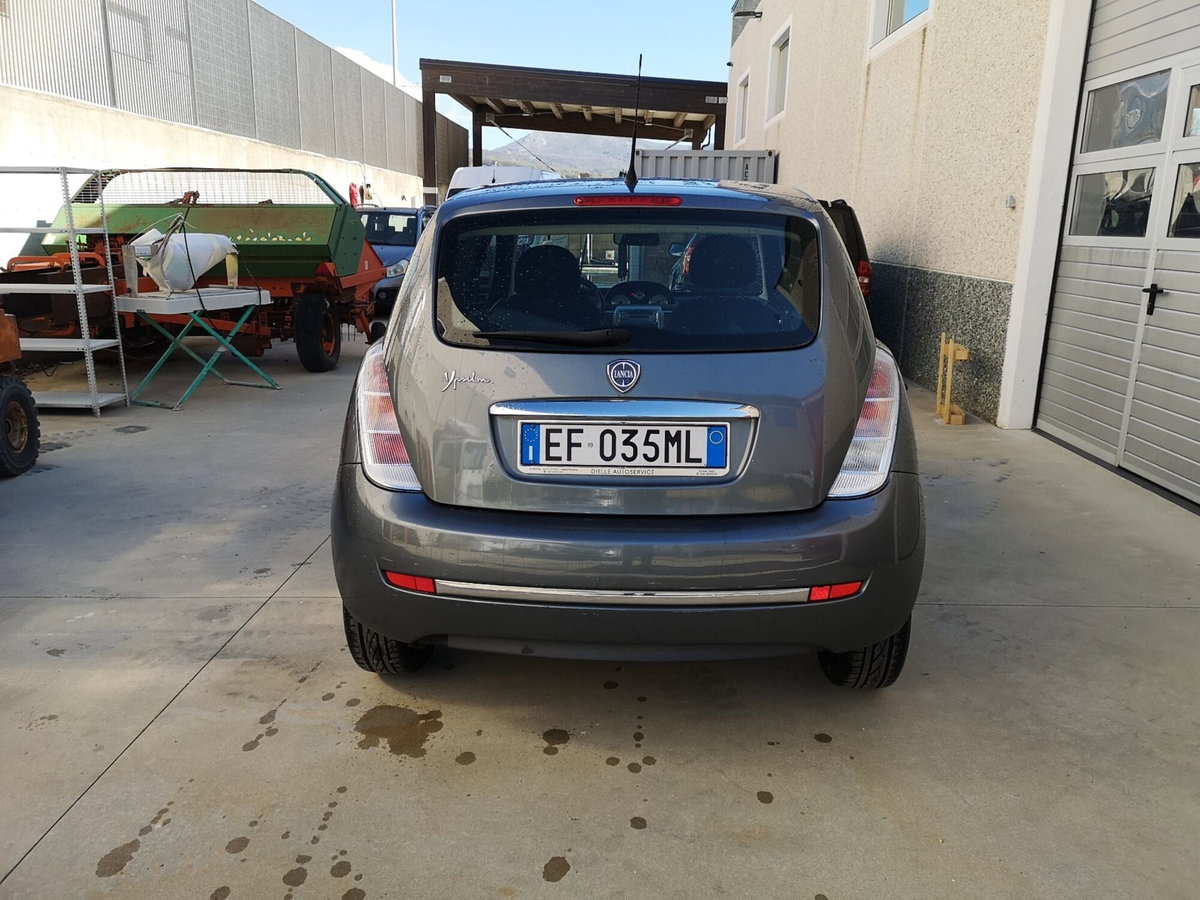 Lancia Ypsilon 1.3 MJT 75 CV Diva (5)