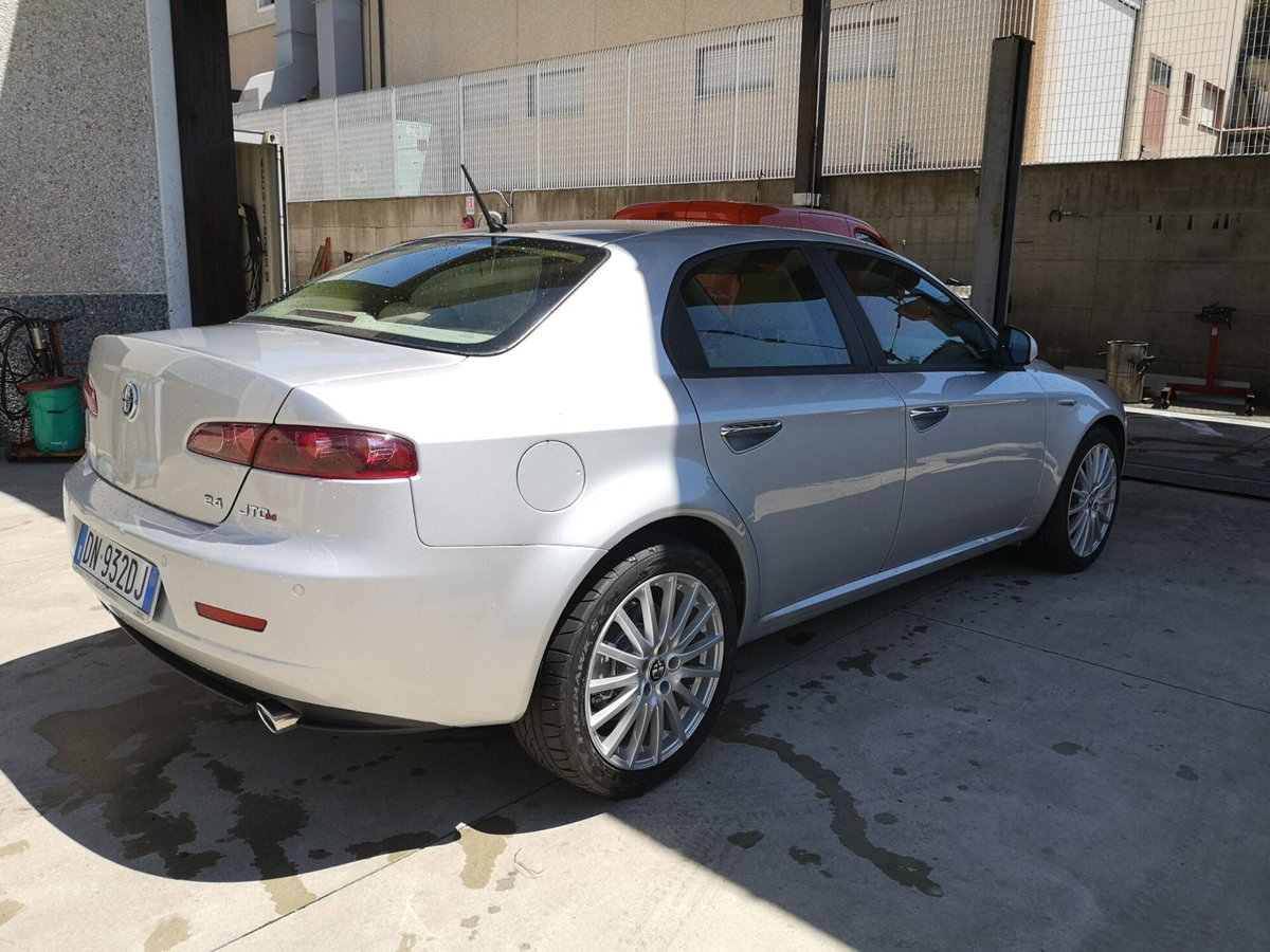 Alfa Romeo 159 2.4 JTDm 20V 210 CV Distinctive (5)