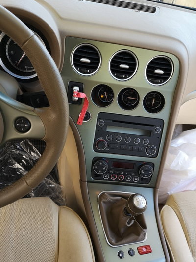 Alfa Romeo 159 2.4 JTDm 20V 210 CV Distinctive (9)