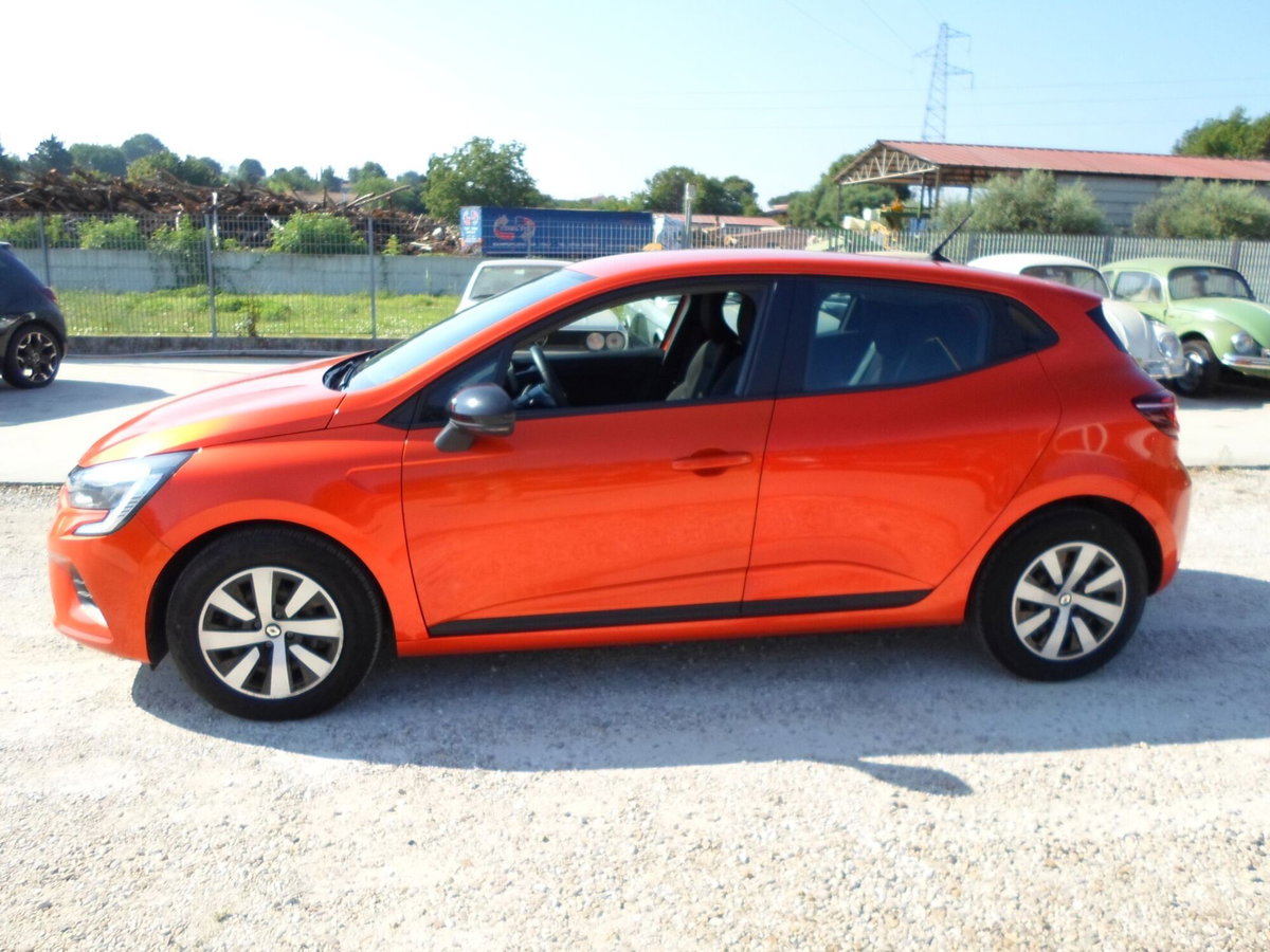 Renault Clio TCe 90 CV 5 porte Techno (4)