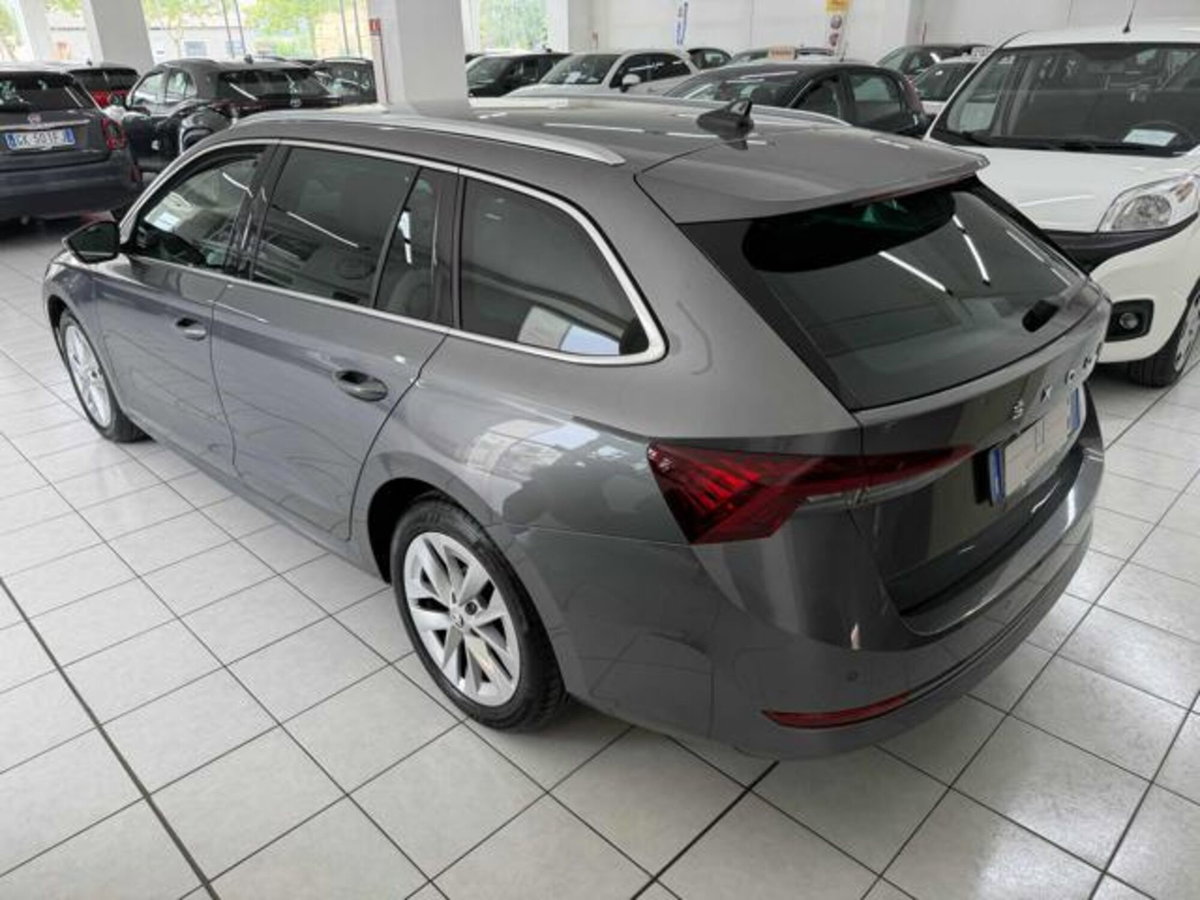 Skoda Octavia Station Wagon 1.5 G-TEC DSG Wagon Style (3)