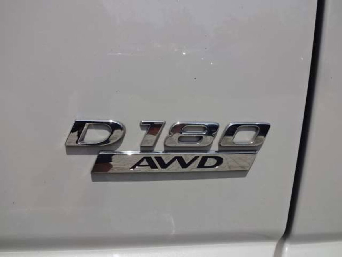 Jaguar E-Pace 2.0D 180 CV AWD R-Dynamic (16)