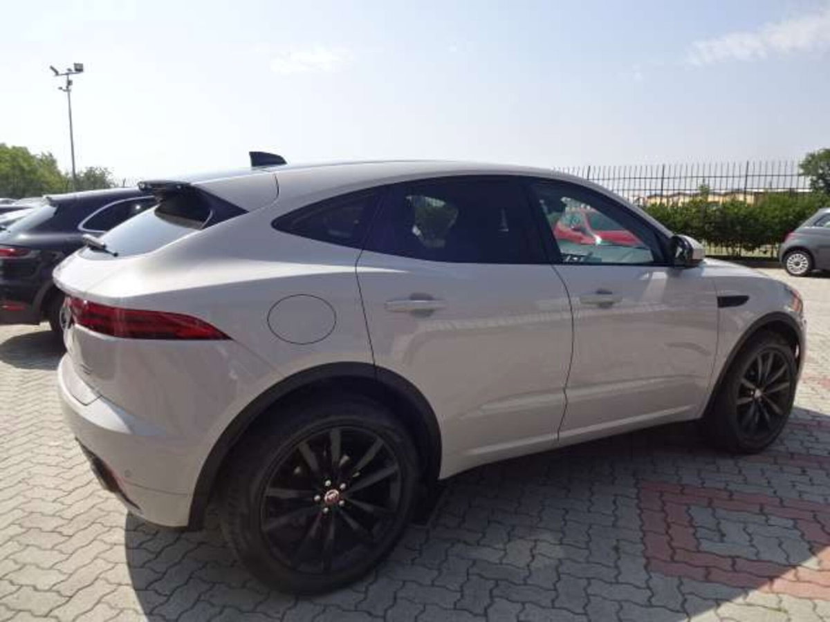 Jaguar E-Pace 2.0D 180 CV AWD R-Dynamic (4)