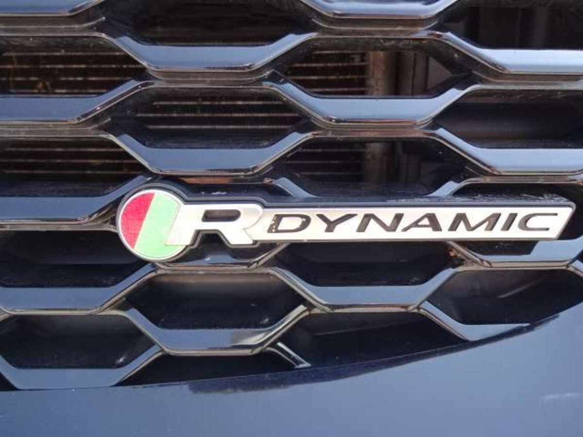 Jaguar E-Pace 2.0D 180 CV AWD R-Dynamic (7)