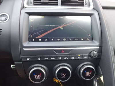 Jaguar E-Pace 2.0D 180 CV AWD R-Dynamic (9)