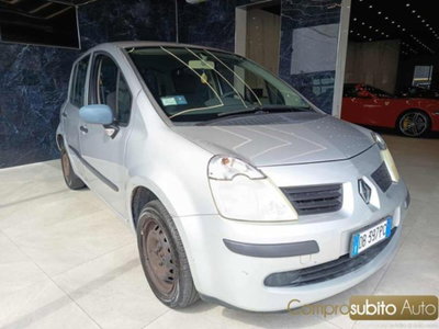 Renault Modus 1.2 16V Confort Dynamique (2)