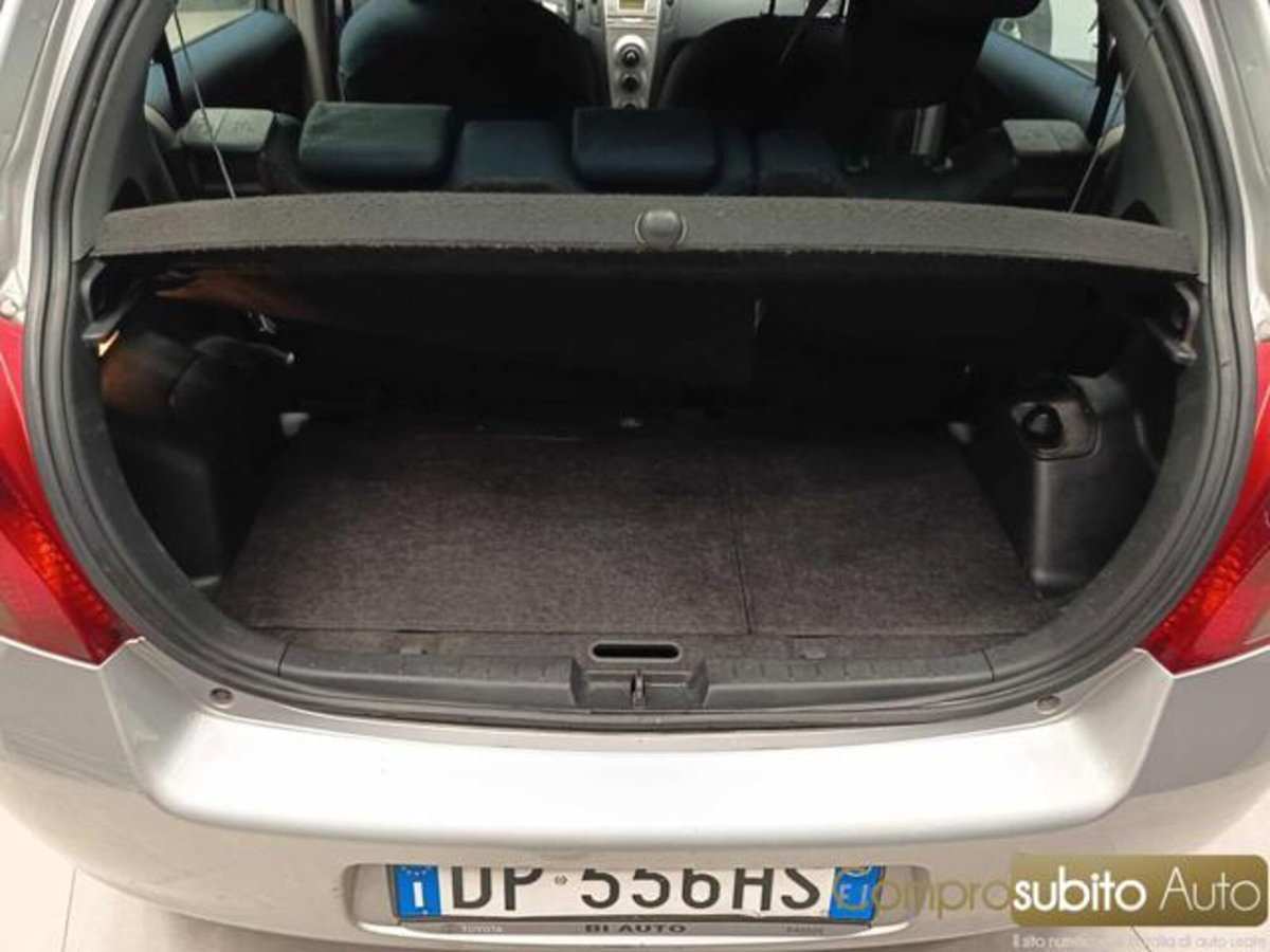 Toyota Yaris 1.0 5 porte (10)