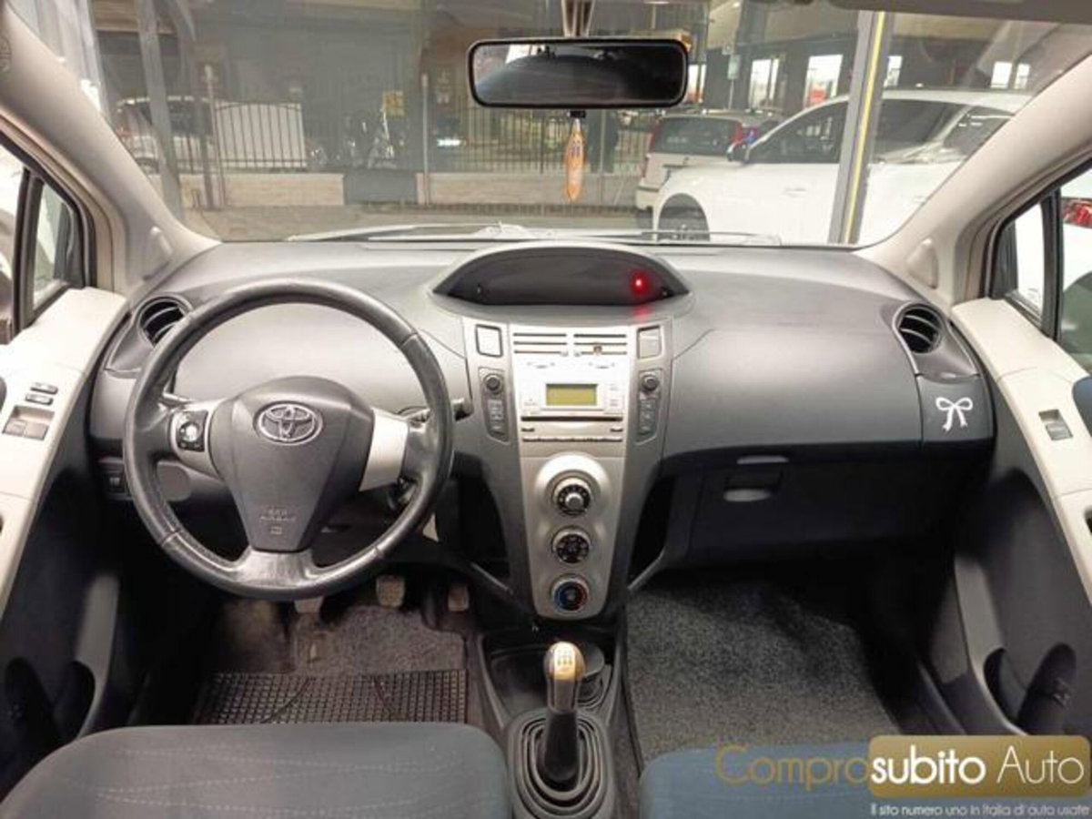 Toyota Yaris 1.0 5 porte (14)