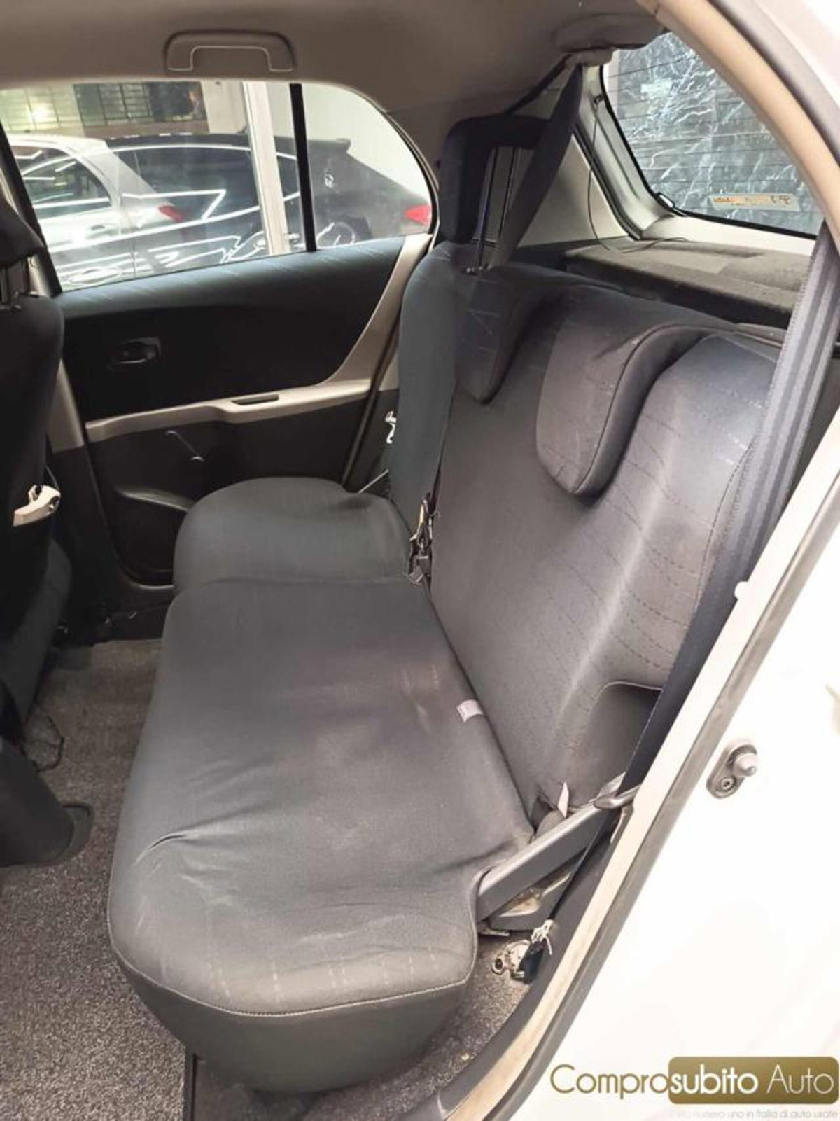 Toyota Yaris 1.0 5 porte (15)