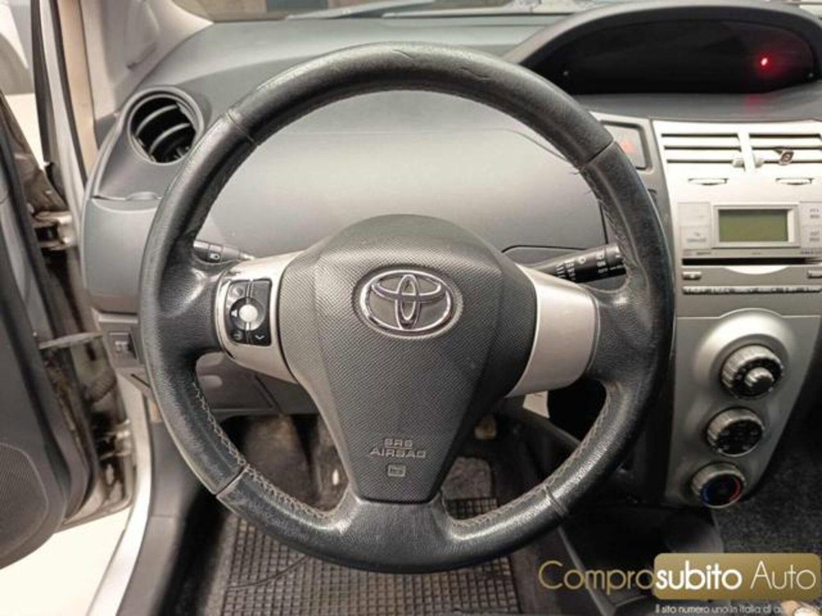 Toyota Yaris 1.0 5 porte (18)