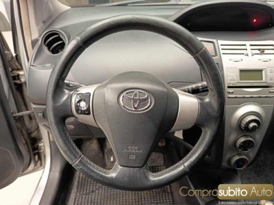 Toyota Yaris 1.0 5 porte (18)