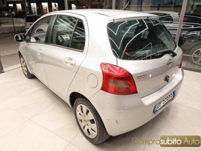 Toyota Yaris 1.0 5 porte (4)