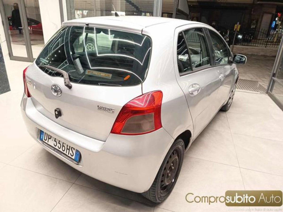 Toyota Yaris 1.0 5 porte (5)