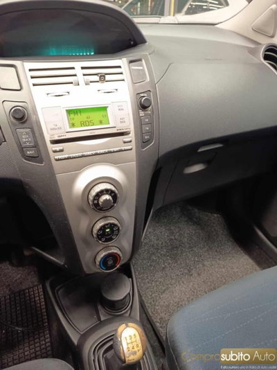 Toyota Yaris 1.0 5 porte (9)