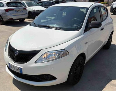 Lancia Ypsilon 1.0 FireFly 5 porte S&S Hybrid Ecochic Gold usata