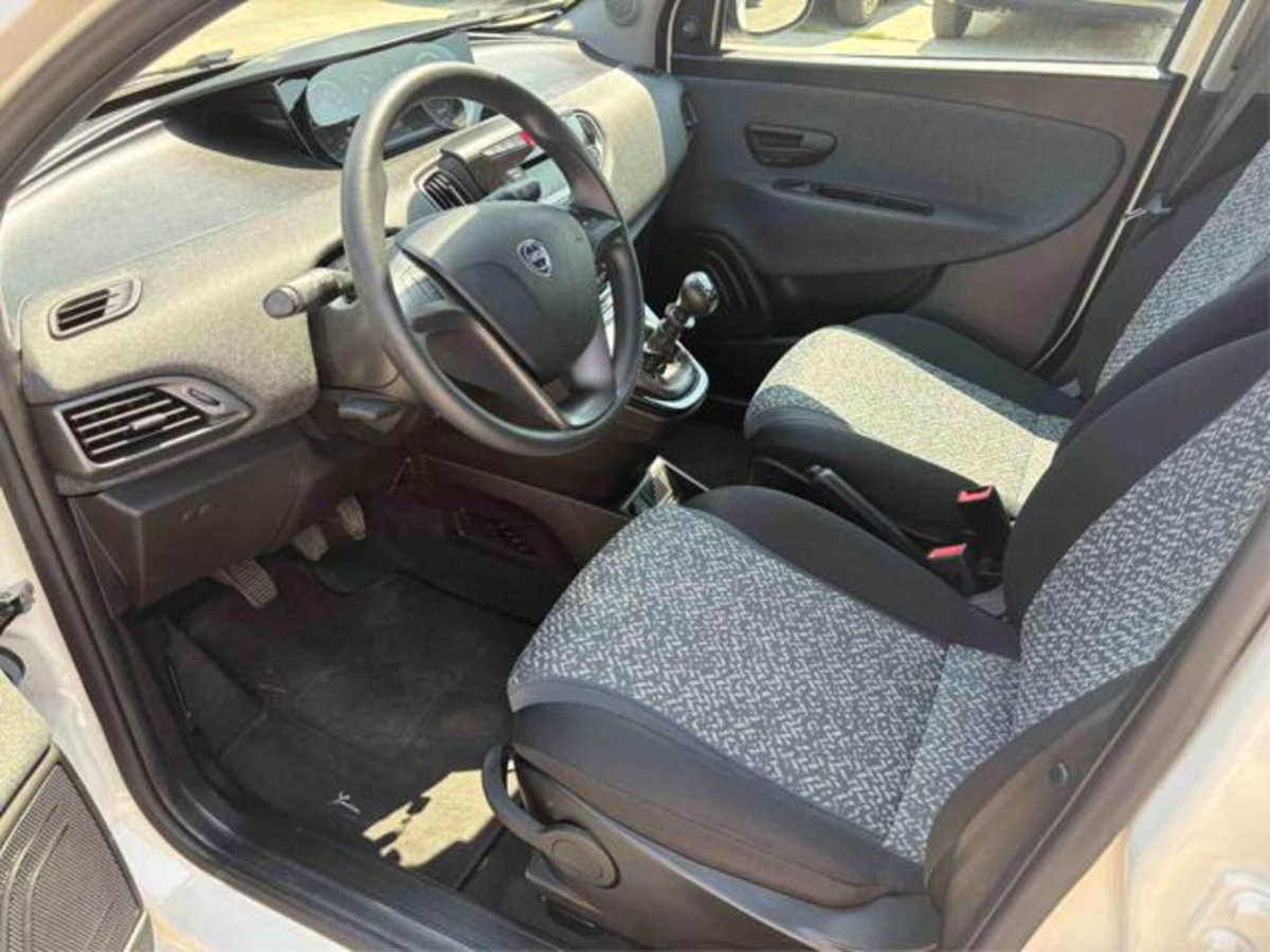 Lancia Ypsilon 1.0 FireFly 5 porte S&S Hybrid Ecochic Gold (10)