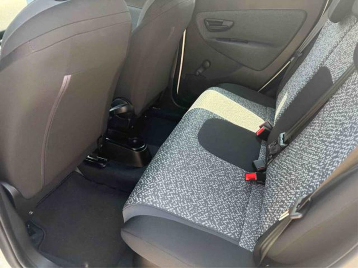 Lancia Ypsilon 1.0 FireFly 5 porte S&S Hybrid Ecochic Gold (11)
