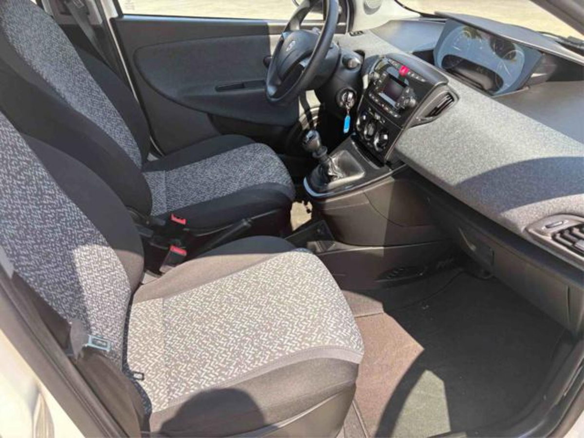 Lancia Ypsilon 1.0 FireFly 5 porte S&S Hybrid Ecochic Gold (12)
