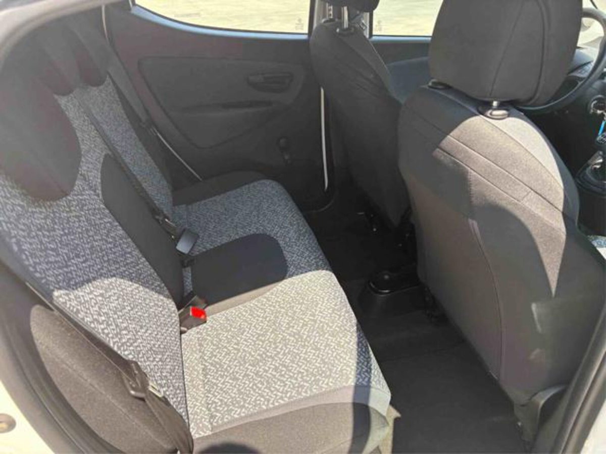 Lancia Ypsilon 1.0 FireFly 5 porte S&S Hybrid Ecochic Gold (13)