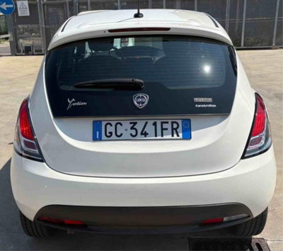 Lancia Ypsilon 1.0 FireFly 5 porte S&S Hybrid Ecochic Gold (4)