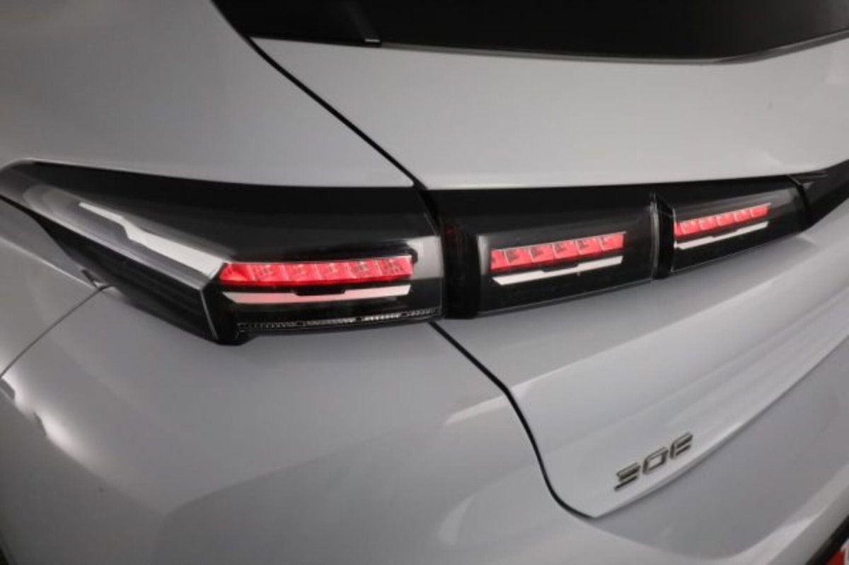 Peugeot 308 PureTech Turbo 130 S&S EAT8 Allure (10)