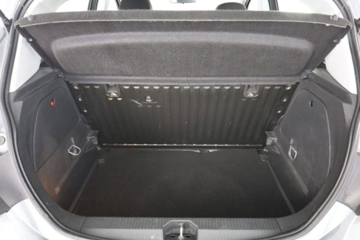 Opel Corsa 1.4 90CV 5 porte Advance (6)