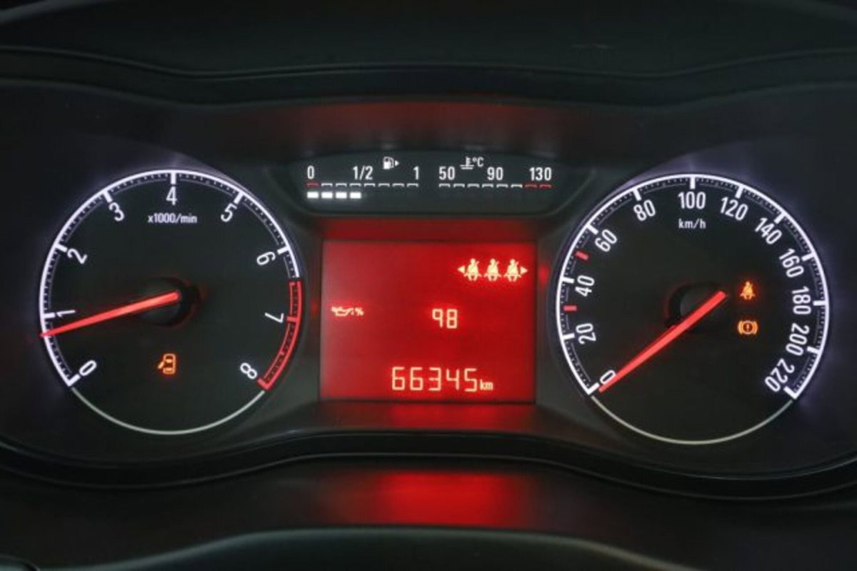 Opel Corsa 1.4 90CV 5 porte Advance (7)