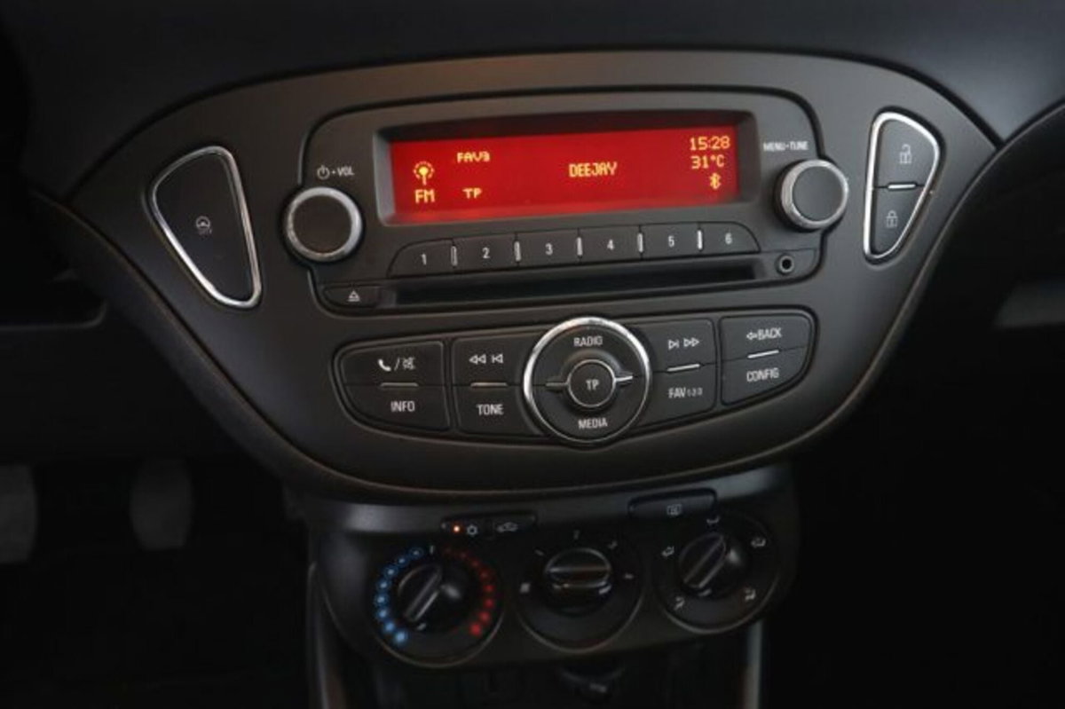 Opel Corsa 1.4 90CV 5 porte Advance (8)