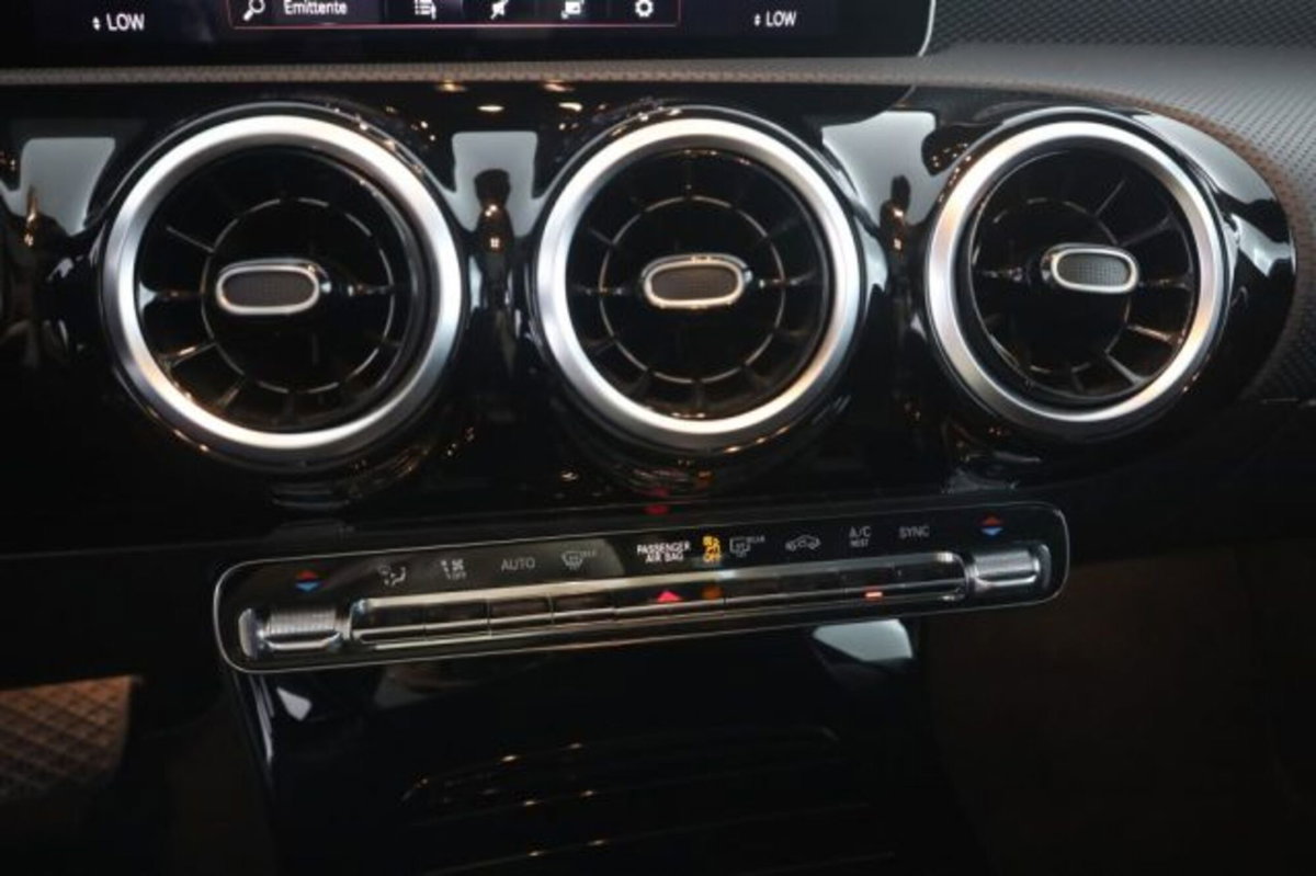Mercedes-Benz Classe A 180 d Automatic Sport (13)