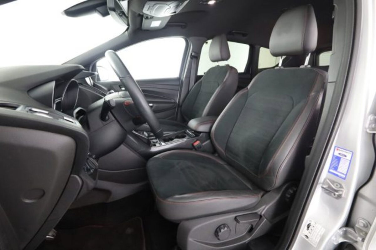 Ford Kuga 1.5 TDCI 120 CV S&S 2WD ST-Line (10)