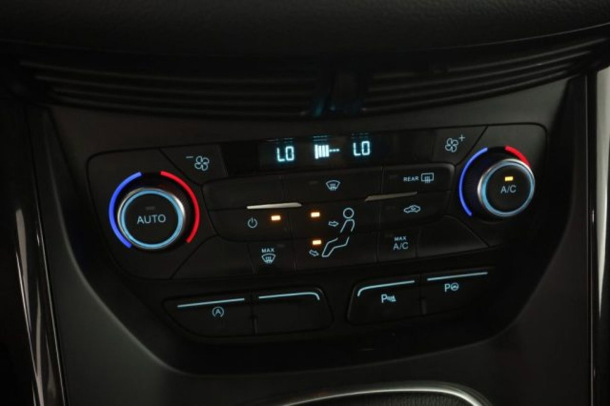 Ford Kuga 1.5 TDCI 120 CV S&S 2WD ST-Line (18)