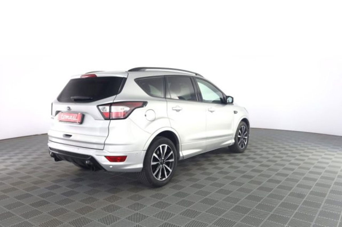 Ford Kuga 1.5 TDCI 120 CV S&S 2WD ST-Line (4)