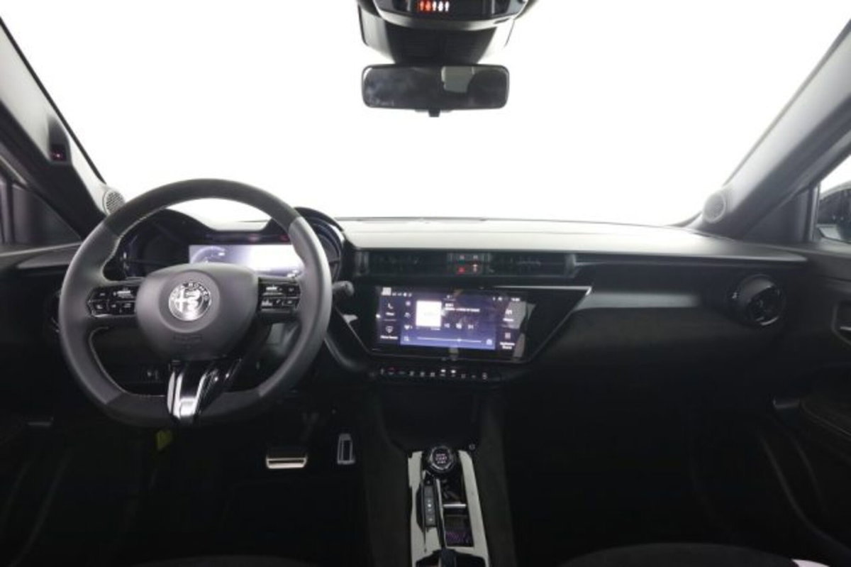 Alfa Romeo Junior 1.2 ibrida Q4 Milano Cortina 2026 145cv edct6 (12)