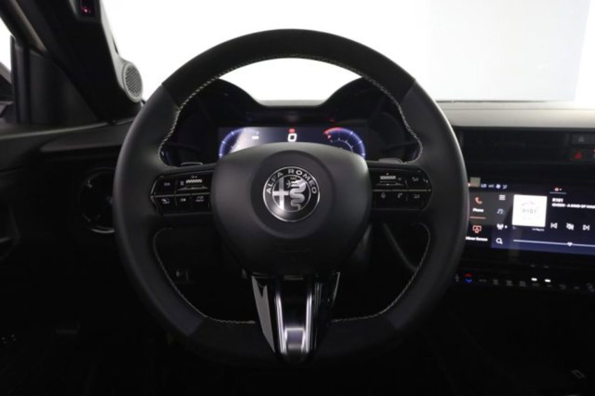 Alfa Romeo Junior 1.2 ibrida Q4 Milano Cortina 2026 145cv edct6 (13)