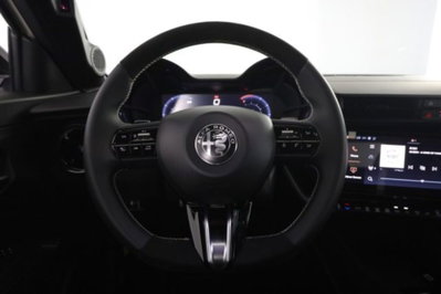 Alfa Romeo Junior 1.2 ibrida Q4 Milano Cortina 2026 145cv edct6 (13)