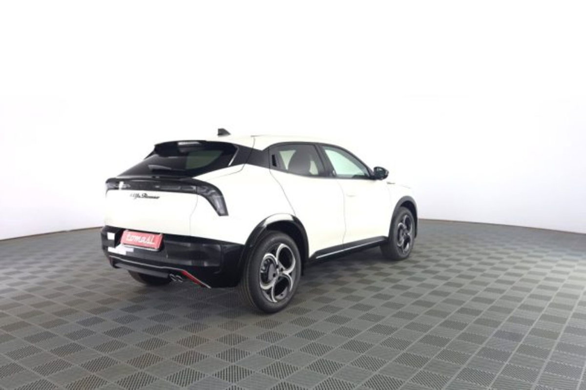 Alfa Romeo Junior 1.2 ibrida Q4 Milano Cortina 2026 145cv edct6 (4)