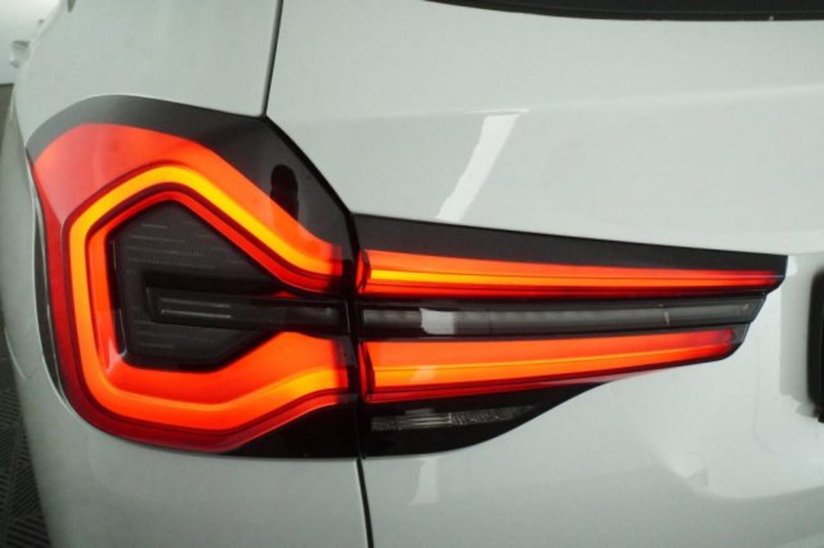 BMW X3 sDrive18d 48V Msport (10)
