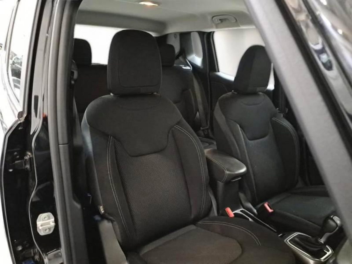 Jeep Renegade 1.3 T4 DDCT Limited (10)
