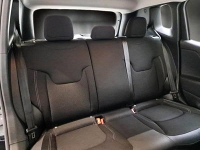 Jeep Renegade 1.3 T4 DDCT Limited (11)