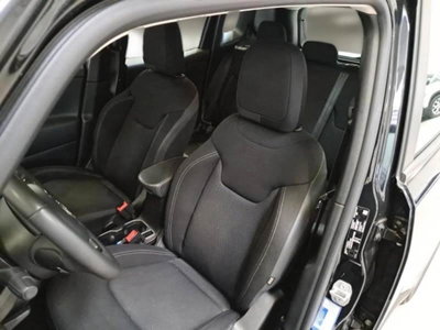 Jeep Renegade 1.3 T4 DDCT Limited (9)