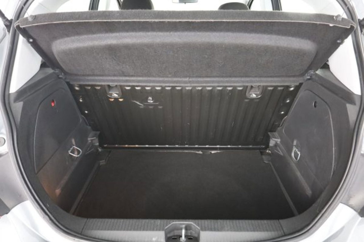 Opel Corsa 1.4 90CV 5 porte Advance (6)