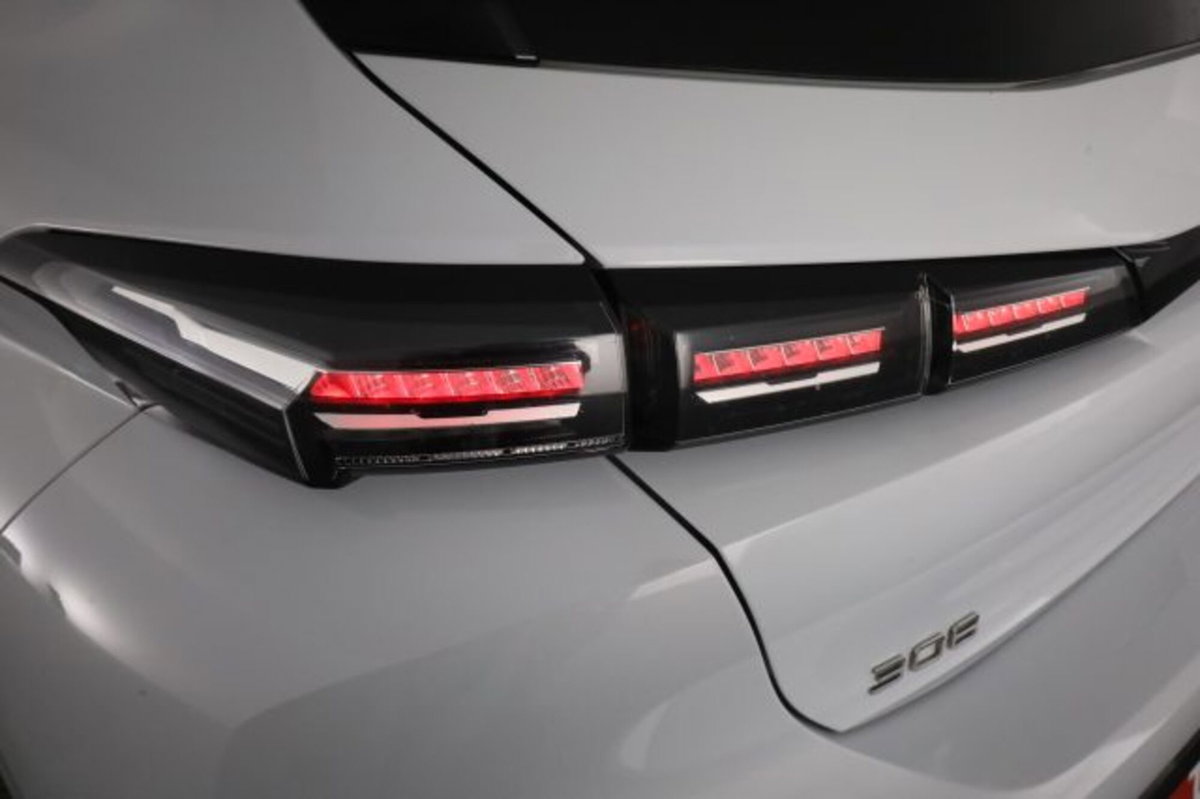 Peugeot 308 PureTech Turbo 130 S&S EAT8 Allure (10)