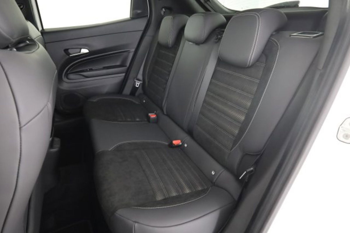 Alfa Romeo Junior 1.2 ibrida Q4 Milano Cortina 2026 145cv edct6 (11)